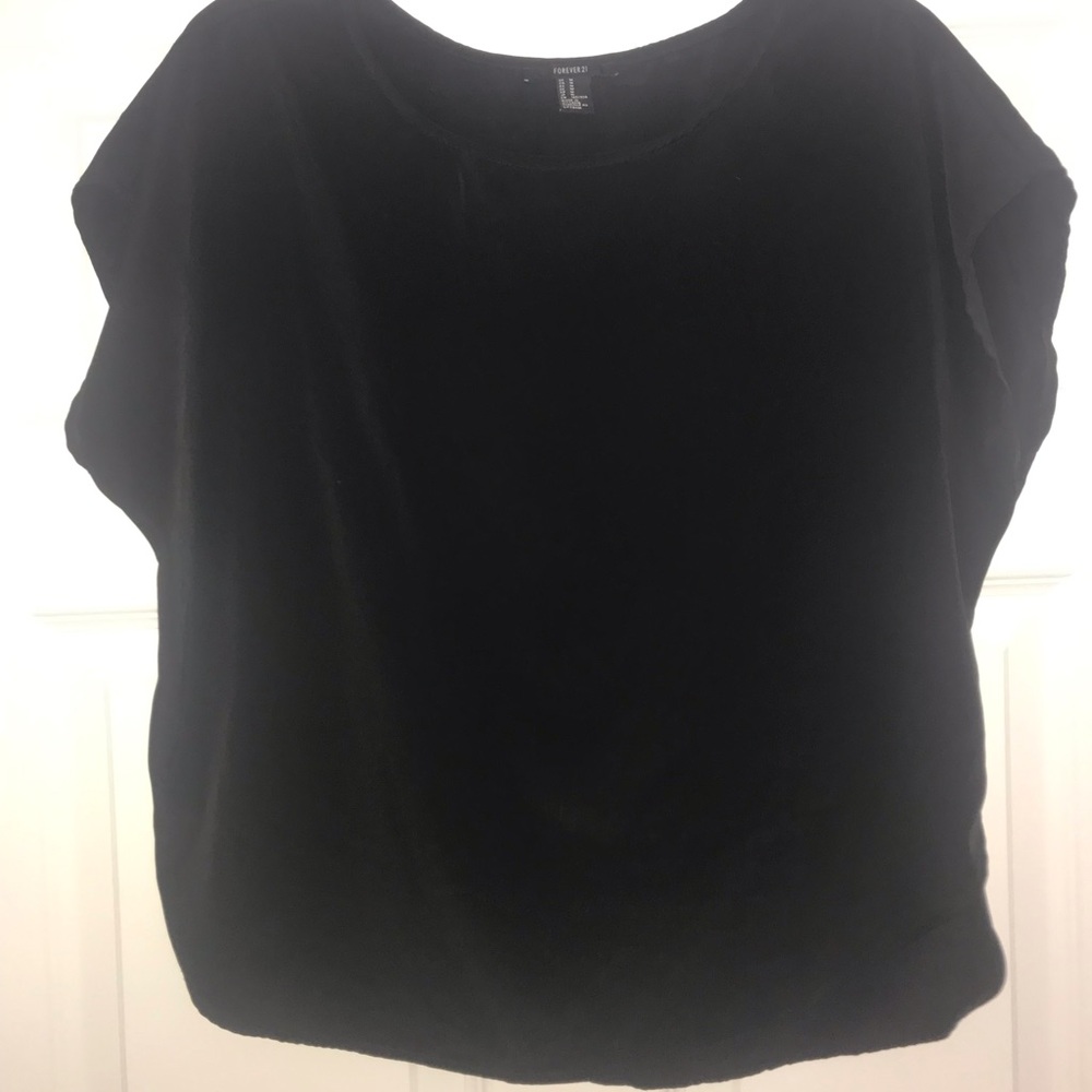 Plain black t shirt